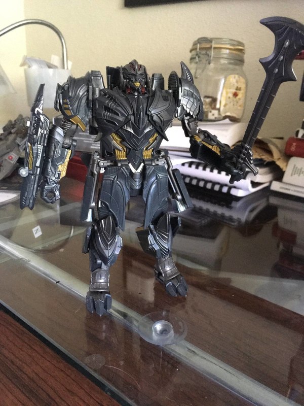 The Last Knight Voyager Megatron Transformation Demo Video And In Hand Gallery 06 (6 of 20)